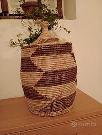 Cesto intrecciato Africano
