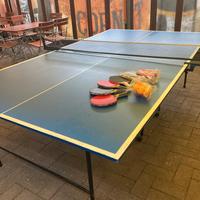 Tavolo da ping pong completo di racchette