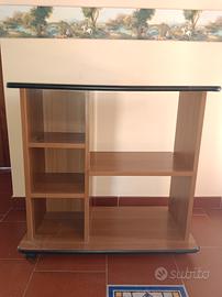 Mobiletto in legno con rotelle 