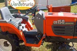 TRATTORE AGRICOLO