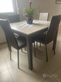 TAVOLO MODERNO + 4 SEDIE IN ECOPELLE