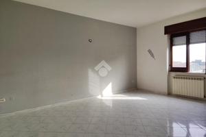 3 LOCALI A MELITO DI NAPOLI