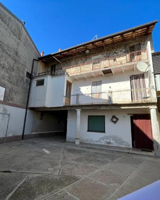 CASA IN LINEA TRICAMERE PRONTA DA VIVERE