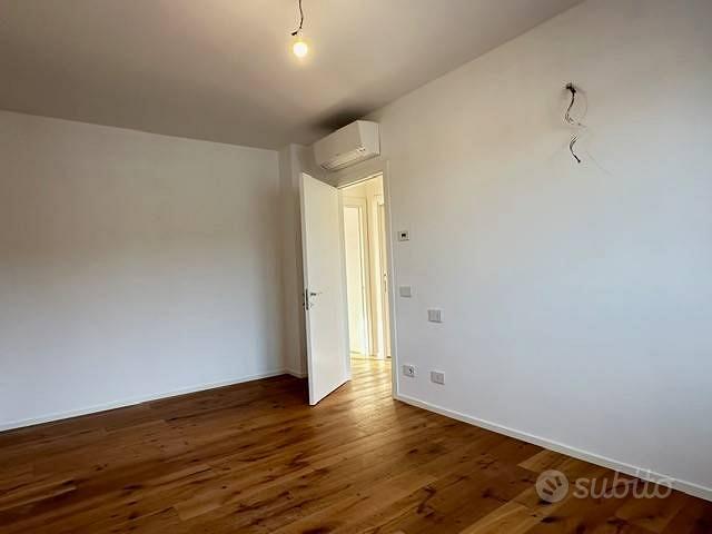 Appartamento di 110 m² con 3 locali e box auto a T - Vista 6