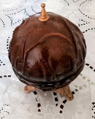 Cofanetto in cuoio con bicchierini antichi