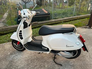 Vespa 300 hpe con 3400 km anno 2021