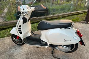 Vespa 300 hpe con 3400 km anno 2021