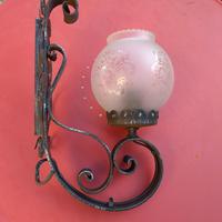 Applique in ferro e vetro serigrafato