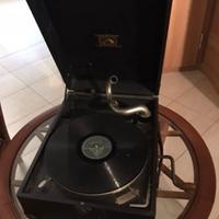 Antico grammofono HMV