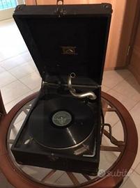 Antico grammofono HMV