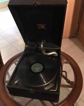 Antico grammofono HMV