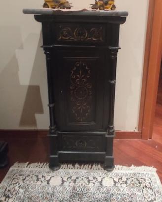 Comodino antico