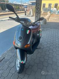Vespa et4 125