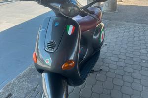 Vespa et4 125