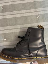 Dr Martens nere