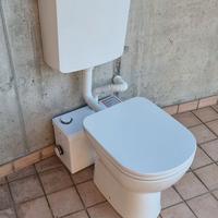 WC completo di cassetta e sanitrit