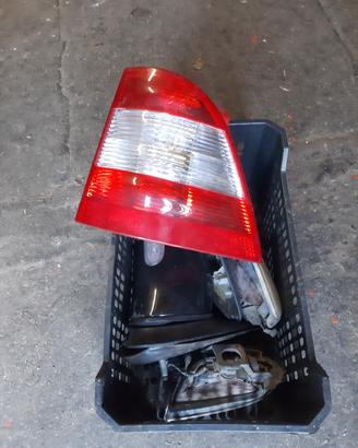 fanalino posteriori mercedes ml del 2003
