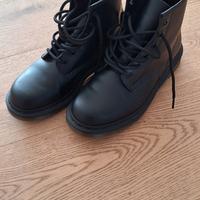  Dr. Martens anfibi donna
