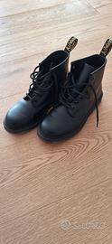  Dr. Martens anfibi donna