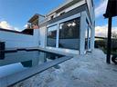 moderna-villetta-con-piscina