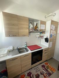 Cucina completa di elettrodomestici