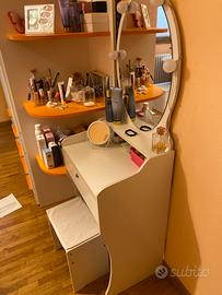 Toilette per trucco con luci