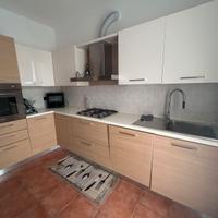 Cucina moderna con penisola