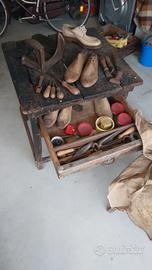 vecchio banchetto da calzolaio 