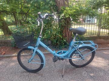Bici pieghevole azzurro pastello mod vintage