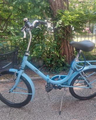 Bici pieghevole azzurro pastello mod vintage