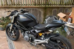 Ducati Monster 696