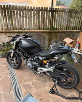 Ducati Monster 696