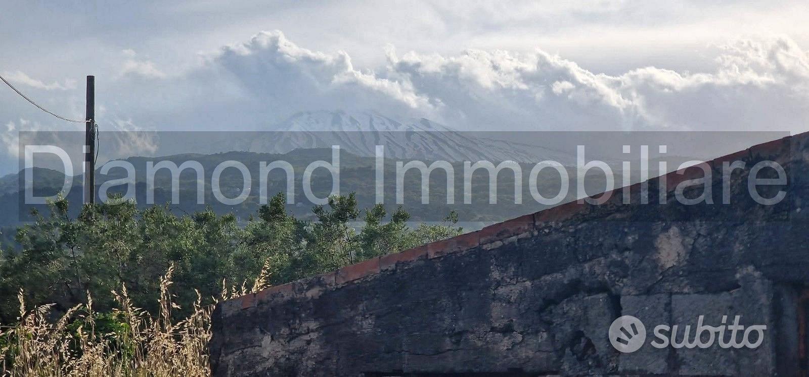 Rustico con uliveto e vigneto a Piedimonte Etneo - Vista 3