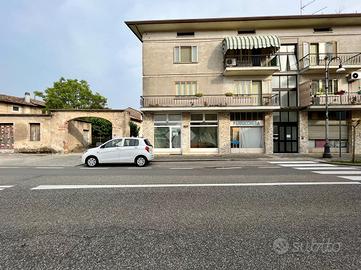 NEGOZIO A LESTIZZA