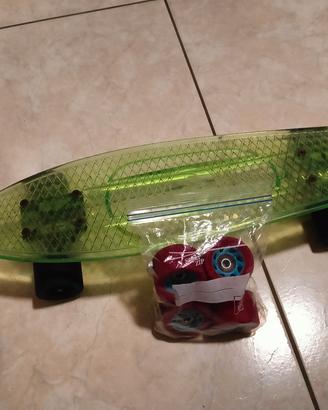 skateboard verde trasparente.
