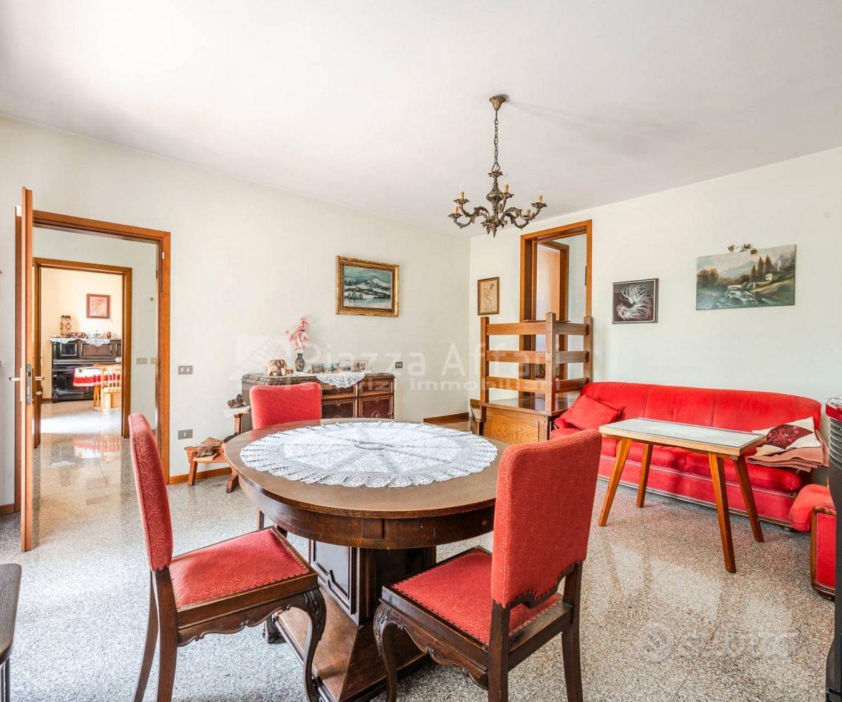 Casa con due appartamenti a schiera - Vista 6