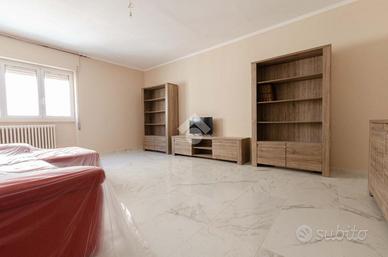 4 LOCALI A GIOIA DEL COLLE