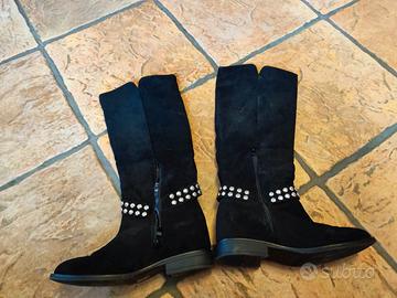 Stivale scamosciato nero