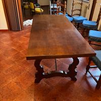 Tavolo in legno massiccio