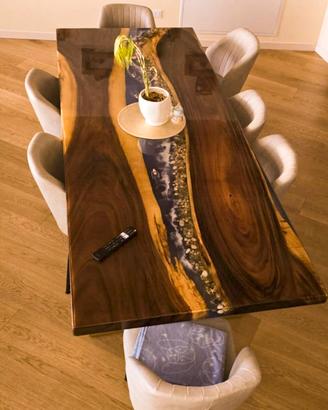 tavolo  in legno e resina