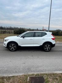 Volvo XC40 B3 automatico Plus Dark