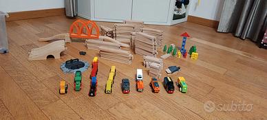 Pista treno in legno + 3 locomotive a batteria
