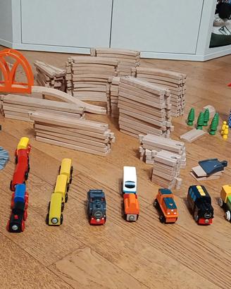 Pista treno in legno + 3 locomotive a batteria