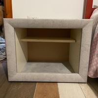 Coppia di comodini in stile moderno