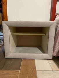 Coppia di comodini in stile moderno