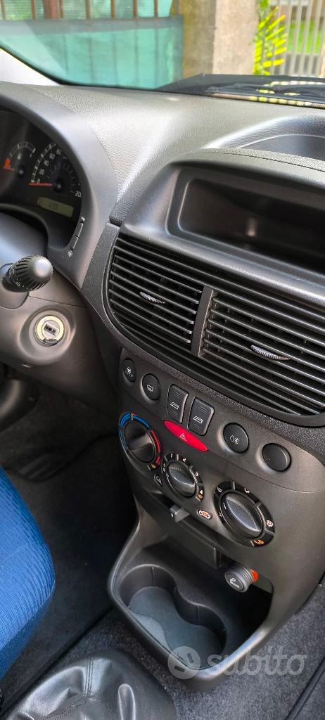 Fiat Punto 2004 photo 4