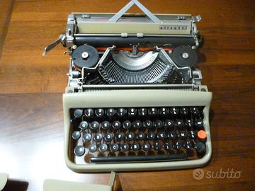 MACCHINA SCRIVERE OLIVETTI 22