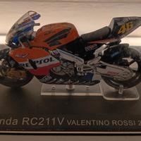 Modellino Honda RC211V Valentino Rossi 2002