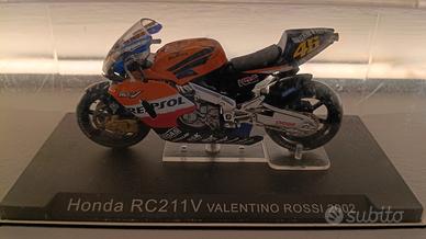 Modellino Honda RC211V Valentino Rossi 2002