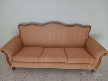 divano lunghezza  cm 207 circa